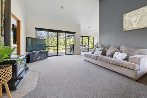 Photo of property in 46 Stoney Creek Drive, Waitakere, Henderson, 0782