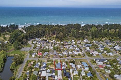 Photo of property in 27 Reserve Road, Waikuku Beach, 7473