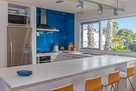 Photo of property in 8 Sykes Avenue, Hatfields Beach, Orewa, 0931