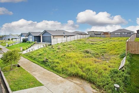 Photo of property in 6 Tahuna Minhinnick Drive, Glenbrook, 2681