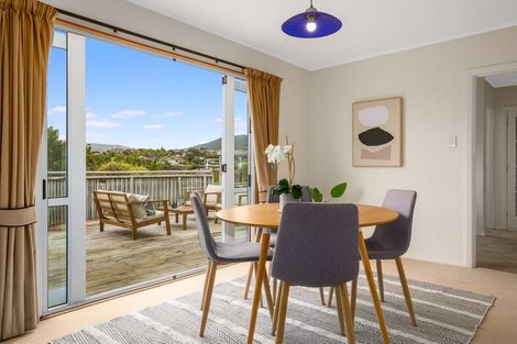 Photo of property in 15 Tainui Terrace, Tawa, Wellington, 5028