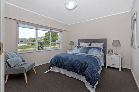 Photo of property in 2a Kurnell Drive, Botany Downs, Auckland, 2010