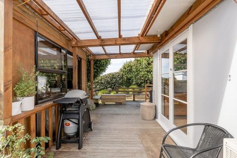 Photo of property in 21 Omokoroa Road, Omokoroa, 3114