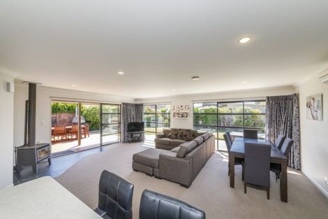 Photo of property in 8 Trump Place, Kelvin Grove, Palmerston North, 4414