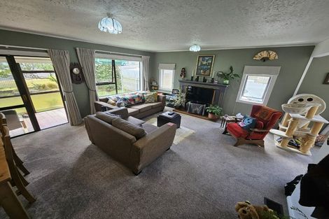 Photo of property in 2 Herewini Street, Titahi Bay, Porirua, 5022