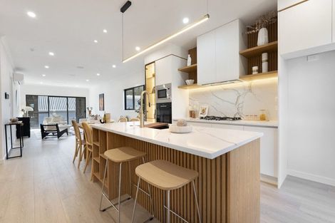 Photo of property in 69b Chivalry Road, Glenfield, Auckland, 0629