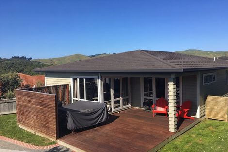 Photo of property in 4 Kaweka Close, Aotea, Porirua, 5024