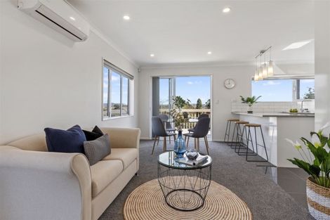 Photo of property in 17 Thomas Avenue, Te Atatu Peninsula, Auckland, 0610