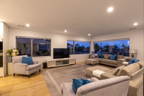 Photo of property in 96 Grovenor Drive, Orewa, 0931