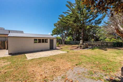 Photo of property in 198 Tutere Street, Waikanae Beach, Waikanae, 5036
