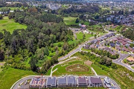 Photo of property in 15 William Calvert Drive, Swanson, Auckland, 0614