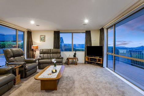 Photo of property in 9 Hollyford Place, Aotea, Porirua, 5024