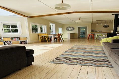 Photo of property in 8 Pendrell Road, Piha, New Lynn, 0772