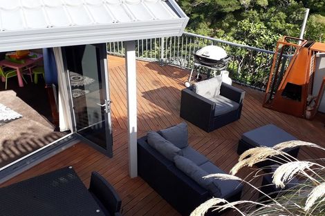 Photo of property in 129 Nicholson Road, Khandallah, Wellington, 6035