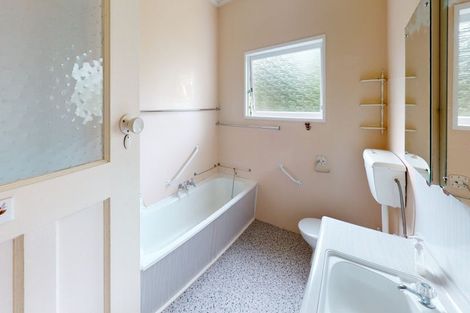 Photo of property in 12 Saint Leonard Street, Saint Johns Hill, Whanganui, 4501