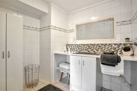 Photo of property in 18 Vonnell Place, Birkdale, Auckland, 0626