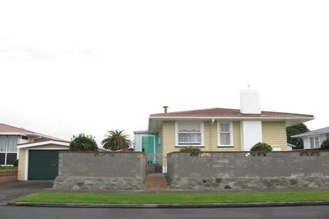 Photo of property in 19 Hume Street, Waitara, 4320