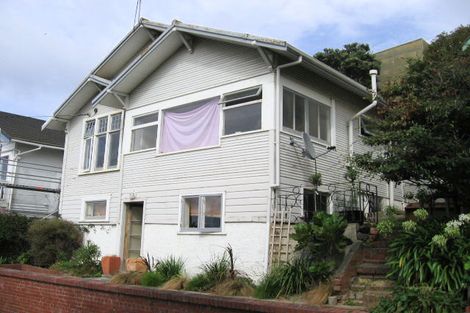 Photo of property in 32 Milne Terrace, Island Bay, Wellington, 6023