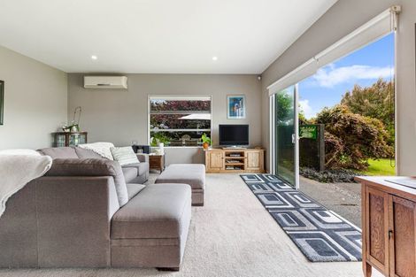 Photo of property in 1 Gavinike Place, Waimauku, 0812