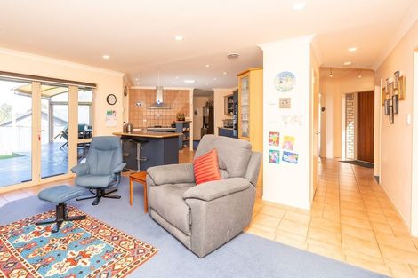 Photo of property in 25 Limousin Place, Grandview Heights, Hamilton, 3200