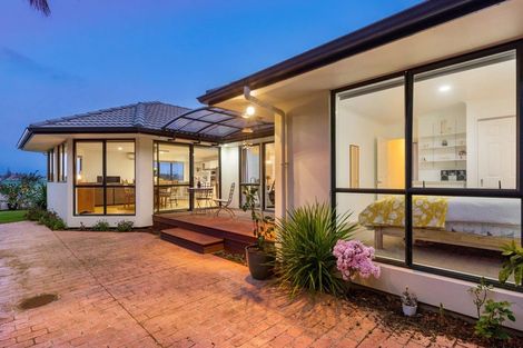 Photo of property in 10 Devana Court, Torbay, Auckland, 0630