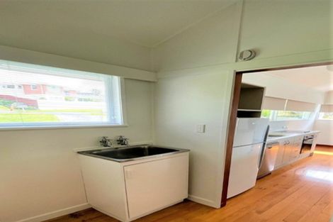 Photo of property in 16 Martin Crescent, Northcote, Auckland, 0627