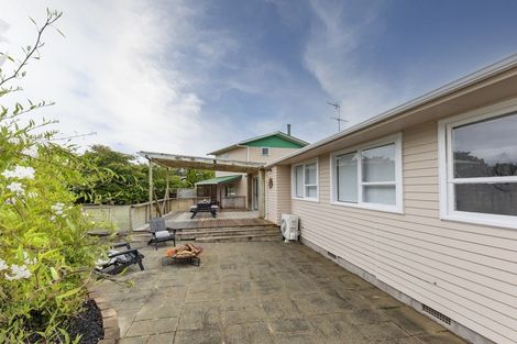 Photo of property in 76 Tiroroa Avenue, Te Atatu South, Auckland, 0610