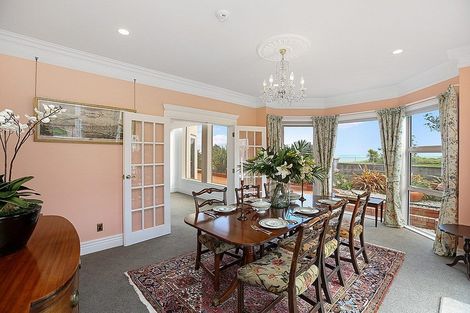 Photo of property in 1 Kawaroa Lane, New Plymouth, 4310