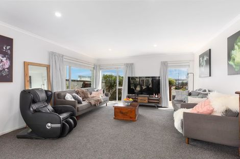 Photo of property in 6 Grace Cove, Aotea, Porirua, 5024