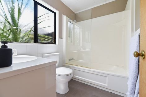 Photo of property in 17 Halyard Close, Flagstaff, Hamilton, 3210