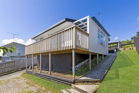 Photo of property in 66a Trias Road, Totara Vale, Auckland, 0629