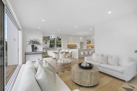 Photo of property in 1 Andrea Place, Sunnyhills, Auckland, 2010