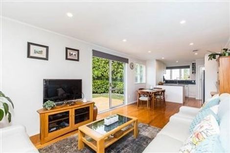 Photo of property in 1/50 Bond Crescent, Forrest Hill, Auckland, 0620
