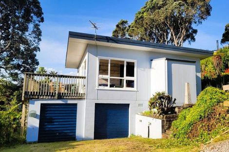 Photo of property in 12 Takarei Terrace, Mokau, 4376