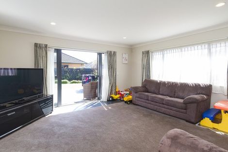 Photo of property in 32 Moana Grove, Waiwhetu, Lower Hutt, 5010