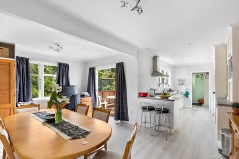 Photo of property in 337 Stokes Valley Road, Stokes Valley, Lower Hutt, 5019