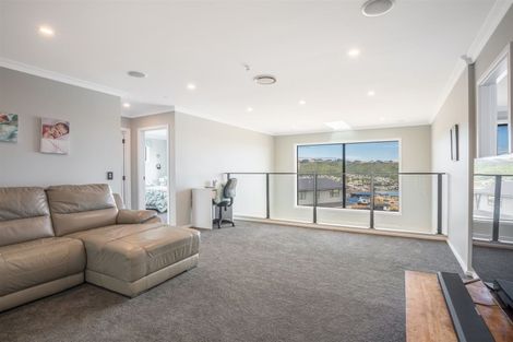 Photo of property in 4 Rotorua Grove, Aotea, Porirua, 5024