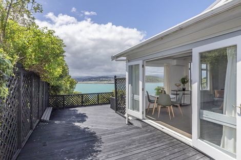 Photo of property in 24 Hungerford Road, Lyall Bay, Wellington, 6022