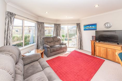 Photo of property in 16 Gilligan Close, College Estate, Whanganui, 4500
