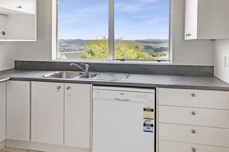 Photo of property in 15a Bayswater Place, Newlands, Wellington, 6037