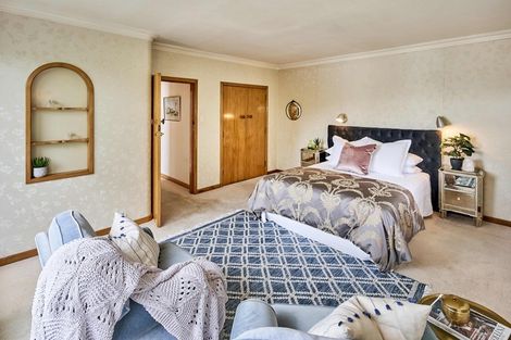 Photo of property in 100 Evans Bay Parade, Roseneath, Wellington, 6021