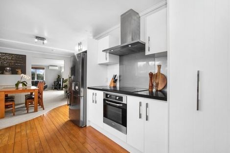 Photo of property in 12 Village Way, Ardmore, Papakura, 2582