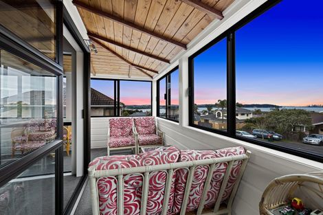 Photo of property in 16 Renoir Street, West Harbour, Auckland, 0618