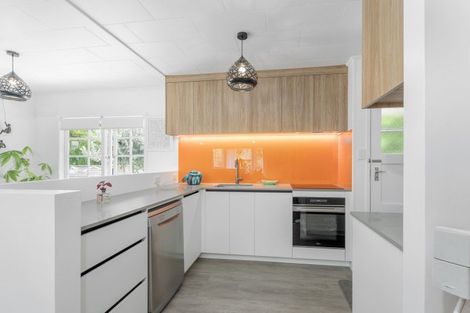 Photo of property in 8 Simpson Place, Whitianga, 3510