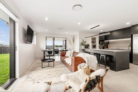 Photo of property in 8 Omahuru Road, Glenbrook, 2681