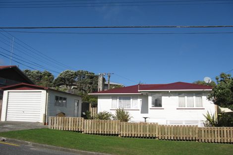 Photo of property in 12 Kenmore Street, Newlands, Wellington, 6037