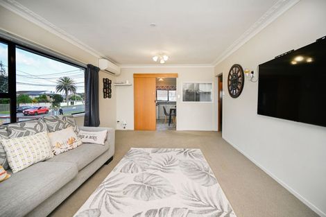 Photo of property in 1/2 Northall Road, New Lynn, Auckland, 0600