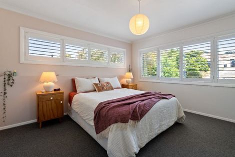 Photo of property in 19 Kereru Bend, Tawa, Wellington, 5028