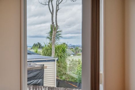 Photo of property in 11 San Casello Rise, Henderson, Auckland, 0612