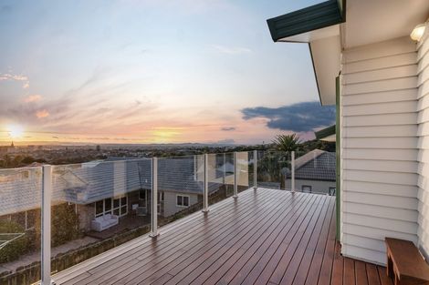 Photo of property in 1a Lobelia Rise, Goodwood Heights, Auckland, 2105